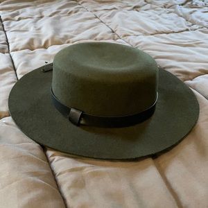 Hunter green hat. Great for fall!